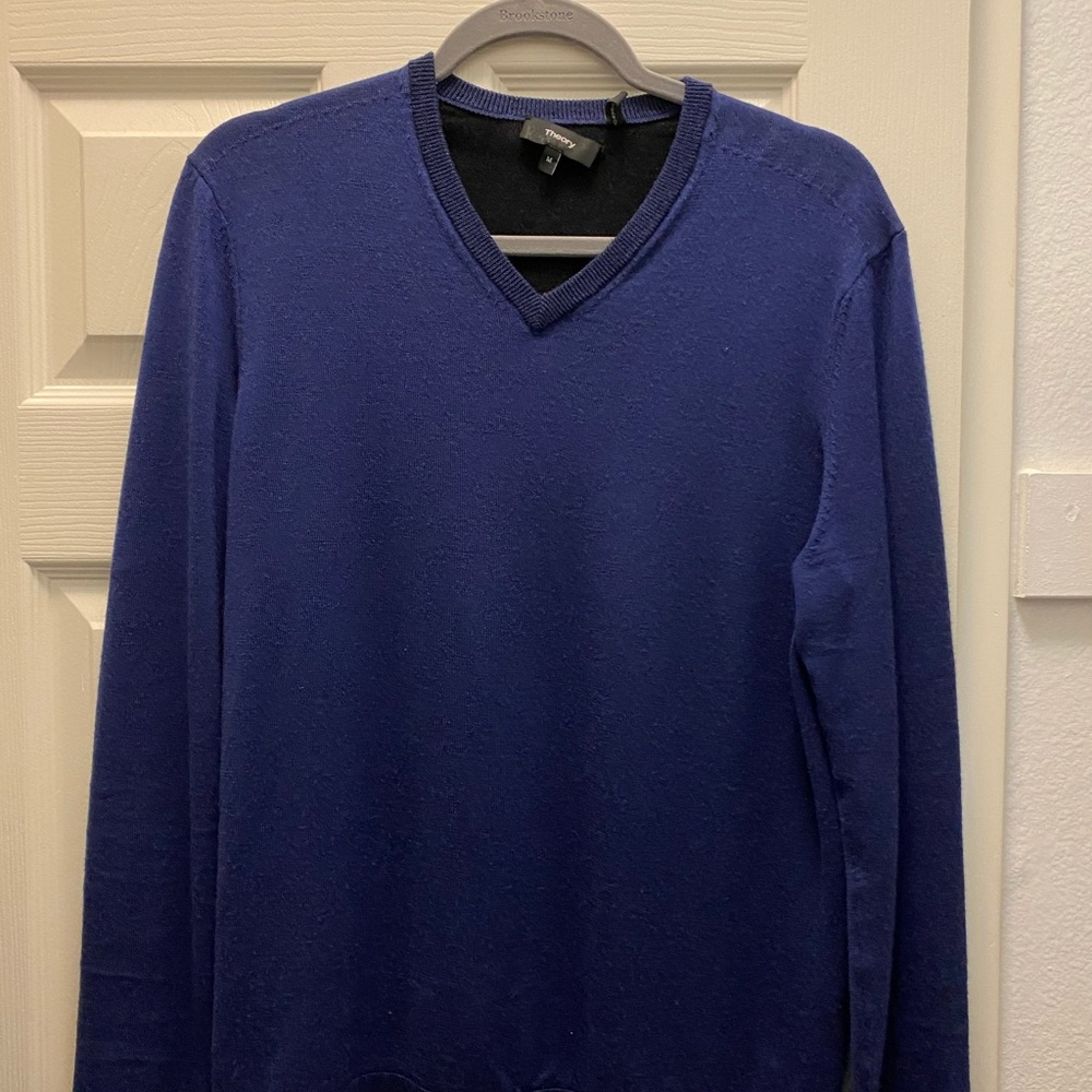 THEORY V NECK SWEATER